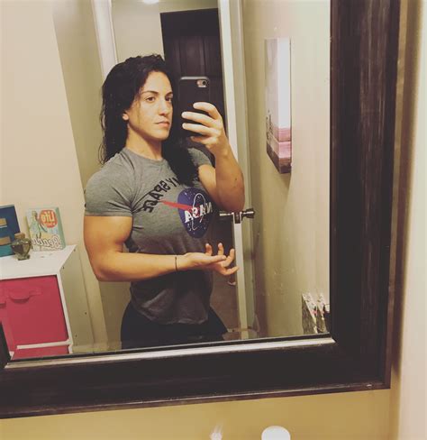 herbicepcam|Live chat with female bodybuilders and women with muscle..